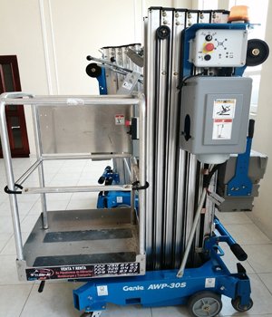 Marca: JLG Modelo: 30 AM Altura de trabajo: 9.14m Alimentación: Eléctrica