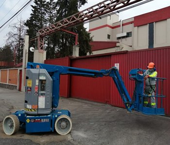 Marca: GENIE Modelo: Z-30/20N Altura de trabajo: 9.1m Alimentación: Eléctrica