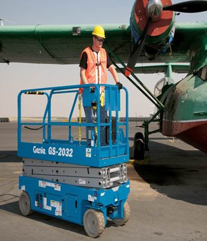 Marca: GENIE Modelo: GS 2032 Altura de trabajo: 6.1m Alimentación: Eléctrica