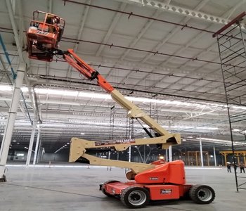 Marca: JLG Modelo: E450A-J Altura de trabajo: 13.7m Alimentación: Eléctrica