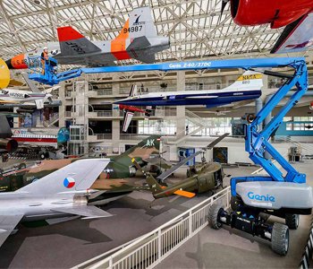 Marca: GENIE Modelo: Z-60/37 Altura de trabajo: 18.1m Alimentación: Eléctrica