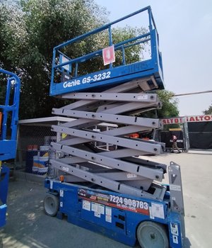 Marca: GENIE Modelo: GS 3232 Altura de trabajo: 9.7m Alimentación: Eléctrica