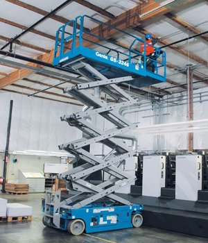 Marca: GENIE Modelo: GS 3246 Altura de trabajo: 9.7m Alimentación: Eléctrica