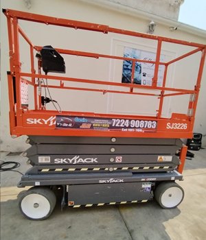 Marca: SkyJack Modelo: SJ3226 Altura de trabajo: 7.7m Alimentación: Eléctrica