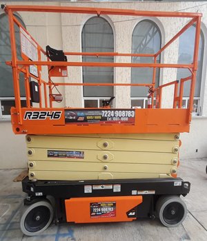 Marca: JLG Modelo: R3246 Altura de trabajo: 9.8m Alimentación: Eléctrica